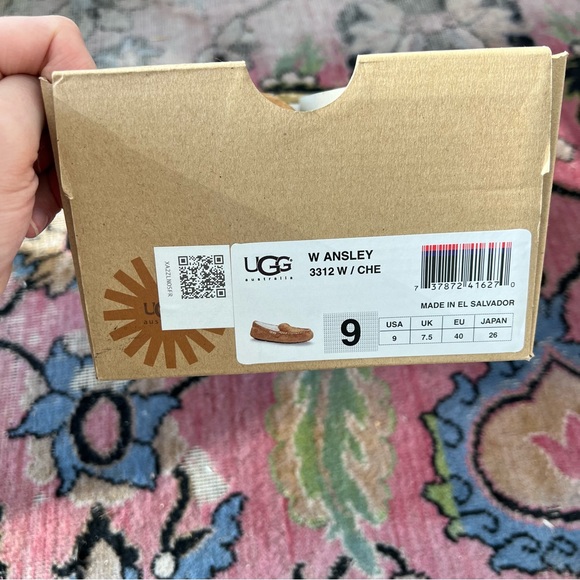 Ugg Chestnut Slipper - Picture 2 of 7